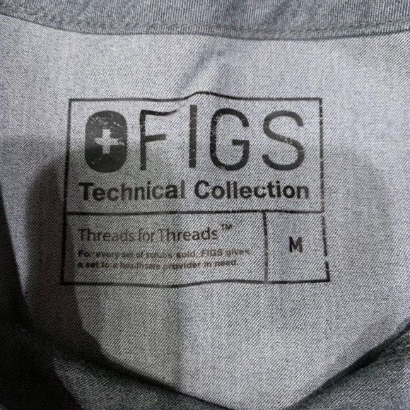 FIGS Technical Collection Scrub Top Mens Size M‎ Gray Medical Uniform - Picture 2 of 11